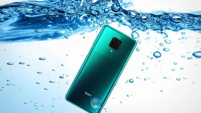 Entra a la piscina sin preocuparte por dañas tu teléfono. Foto: Cortesía