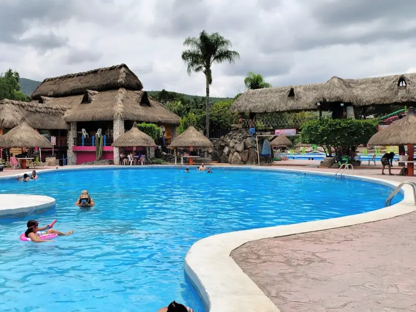 imagen recuadro Piscina principal del Parque Acuático Ecológico Tlaco Foto: Facebook oficial