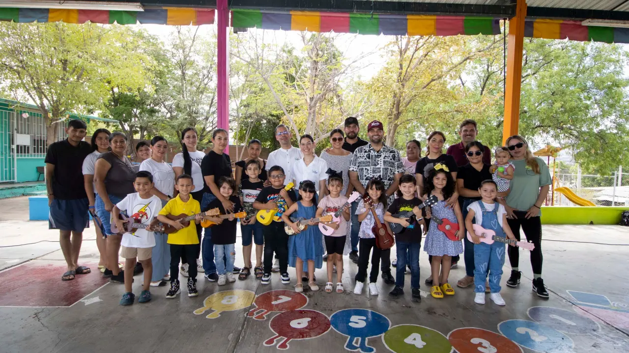 El arte llega a las aulas de Jardín de Niños Amado Nervo: estudiantes aprenden a tocar el ukelele mientras desarrollan su creatividad. Foto: IMCC