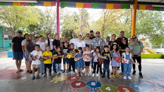 El arte llega a las aulas de Jardín de Niños Amado Nervo: estudiantes aprenden a tocar el ukelele mientras desarrollan su creatividad. Foto: IMCC