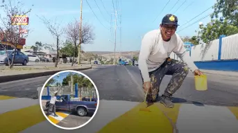 “Hasta donde tope”: Con brocha en mano y corazón firme, Ángel transforma topes en seguridad vial en Culiacán