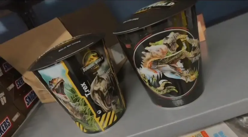Los detalles de la palomera y cantimplora de Jurassic World Rebirth en Cinepólos. Los detalles de la palomera y cantimplora de Jurassic World Rebirth en Cinepólos. Foto: Coleccionables de Cine y Más
