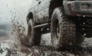 Conducir bajo la lluvia puede ser peligroso si no usas las llantas correctas