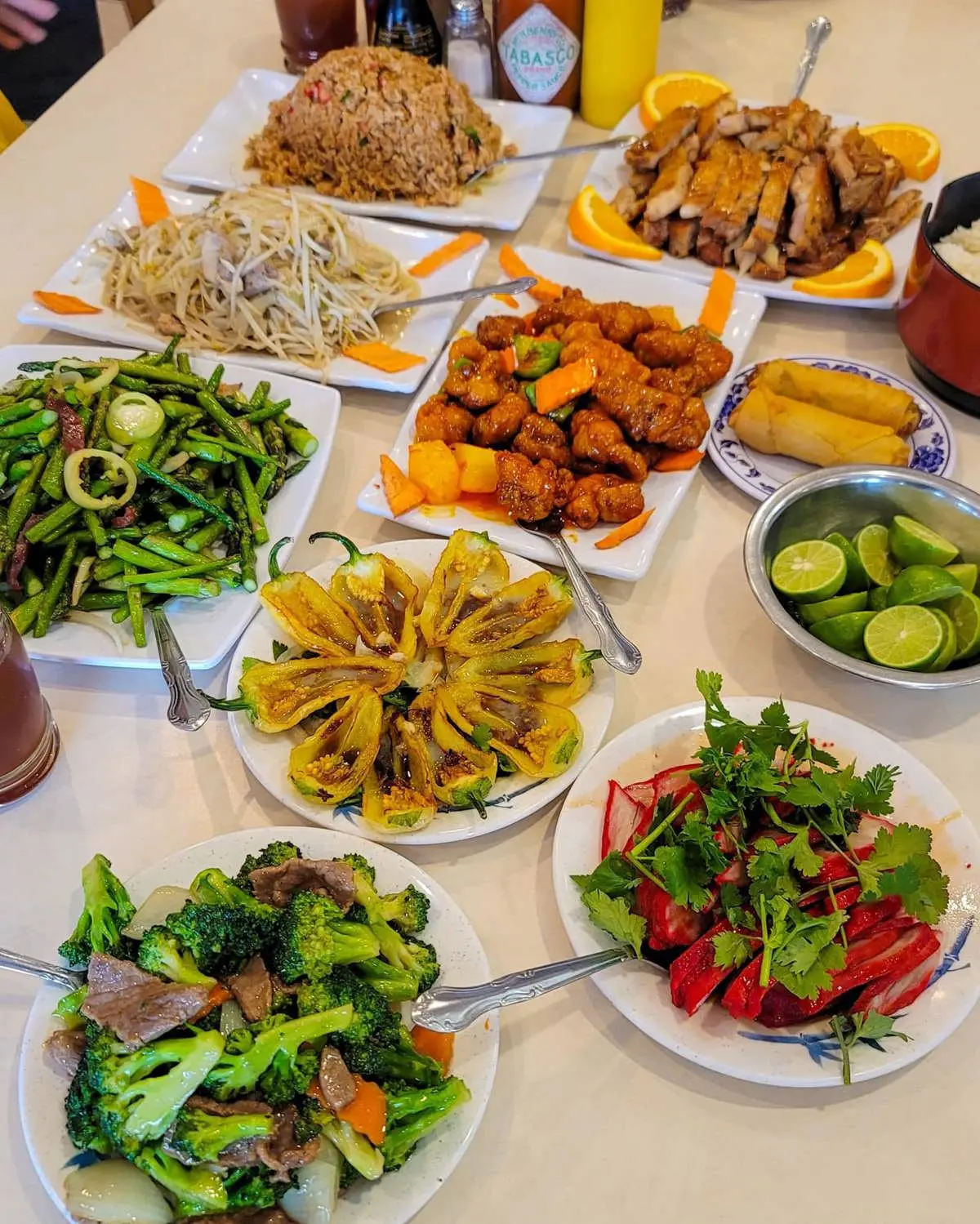 Atrévete a comer deliciosa comida china en Golden China. Foto: Golden China Mexicali. 