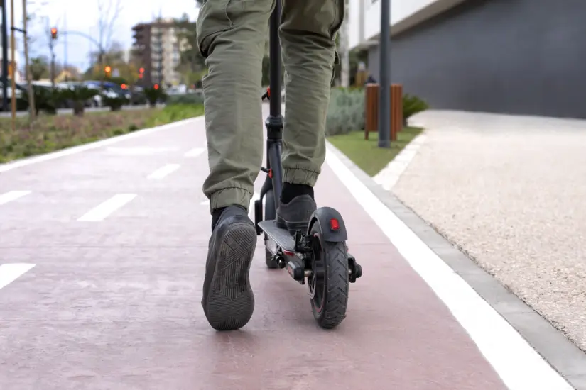 Esta será la sanción para quienes hagan uso irresponsable de sus patines electricos. Foto: Freepik. Esta será la sanción para quienes hagan uso irresponsable de sus patines electricos. Foto: Freepik.