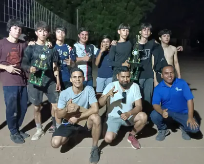El volibol une a la comunidad: jóvenes y vecinos mejoran el parque Valle del Agua con deporte