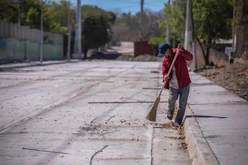 Tianguis Guadalupe Victoria En abril de 2024 se pavimentó un tramo de 460 metros lineales y 12 metros de ancho, de la avenida Antonio Nakayama desde la calle Mariano Azuela hasta la calle Plan de Tuxtepec.