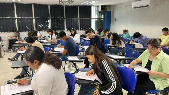 Convocatoria abierta de la Beca Juntos por la Excelencia Universitaria, en Nuevo Laredo. Foto: Cortesía