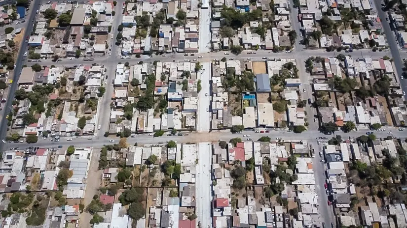 Tianguis Guadalupe Victoria en Culiacán La pavimentación de la avenida Antonio Nakayama beneficia a cinco planteles educativos ubicados en la zona: un preescolar, dos primarias, una secundaria y un Cobaes. Foto: Juan Madrigal