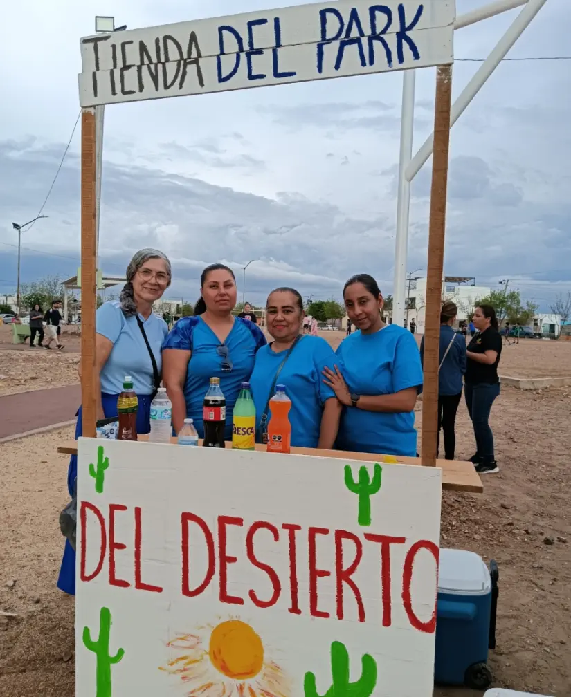 imagen recuadro Integrantes del Comité de Vecinos del Parque Prados del Sol 2 del Desierto vendieron bebidas refrescantes para recaudar fondos a beneficio del espacio público.