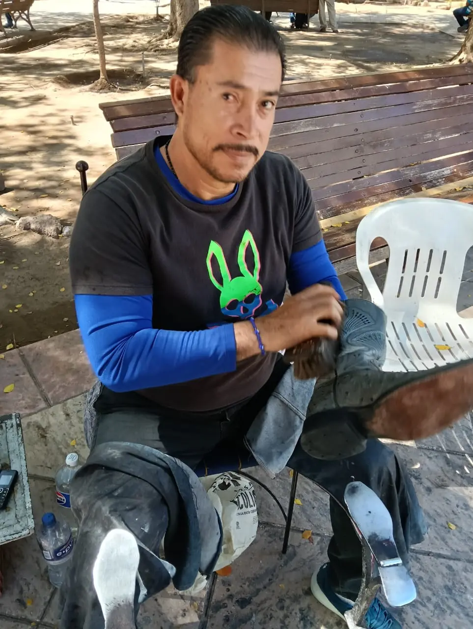 Con dedicación Armando realiza su trabajo diariamente en Catedral.