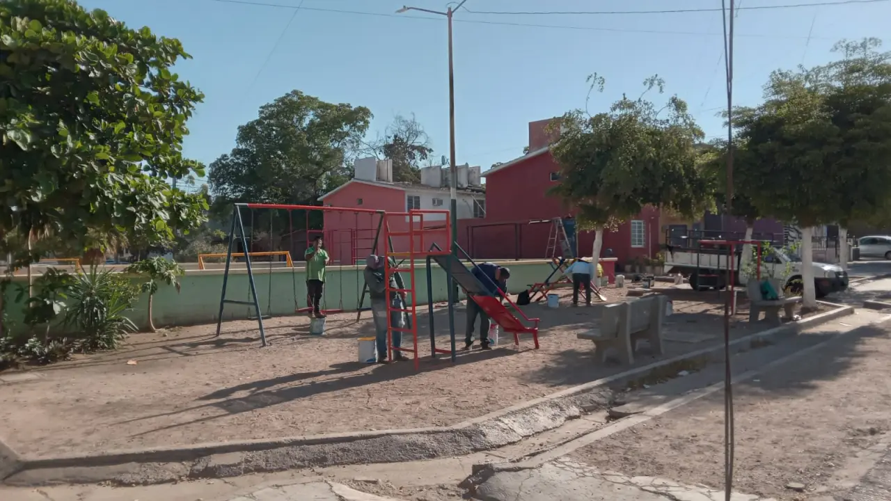 Con la ayuda de los asesores de Parques Alegres, se ha logrado rehabilitar varios parques de la zona de Barrancos.