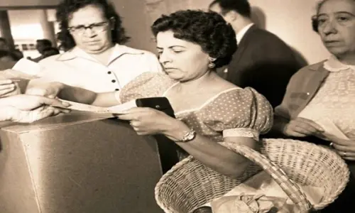 imagen recuadro Mujeres mexicanas emiten su voto por primera vez el 3 de julio de 1955 Foto: CNDH