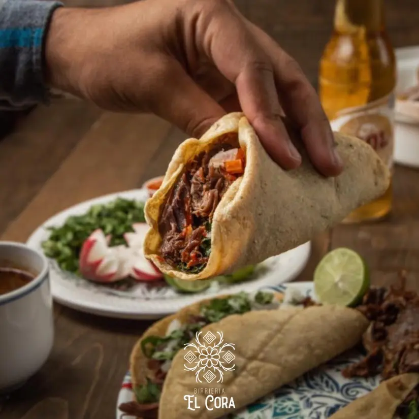 imagen recuadro Tacos de birria en El Cora Foto: Facebook