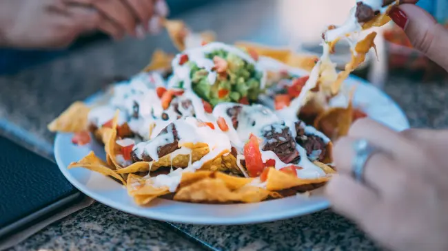 Muchos piensan que los nachos son de la cocina Tex-Mex, pero la realidad es otra. Foto: Pixabay
