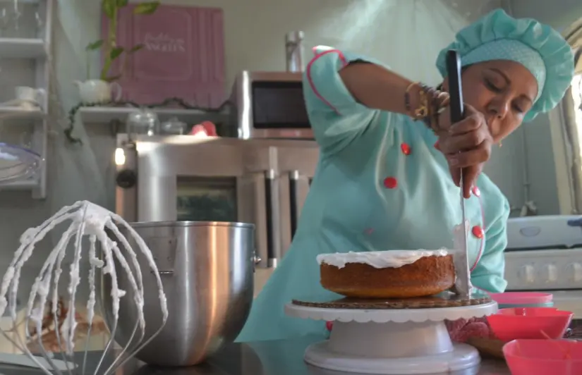 “Mis Ángeles”: donde cada pastel cuenta cómo el amor y la fe pueden salvar una vida. El horno de Silvia no solo cuece postres, también cuece ilusiones que alimentan el alma. Foto: Juan Madrigal