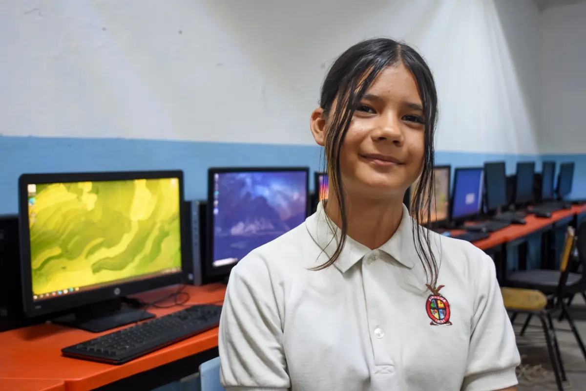 Andrea Portillo Meza no solo tiene la habilidad de contar cuentos, también sabe declamar, cantar y practicar deportes. | Imágenes de Lino Ceballos