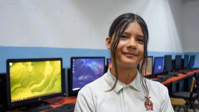 Andrea Portillo Meza no solo tiene la habilidad de contar cuentos, también sabe declamar, cantar y practicar deportes. | Imágenes de Lino Ceballos