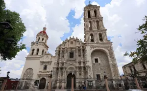 ¿Cuánto mide la catedral de Santiago Apóstol en Saltillo?; la segunda mas alta del país