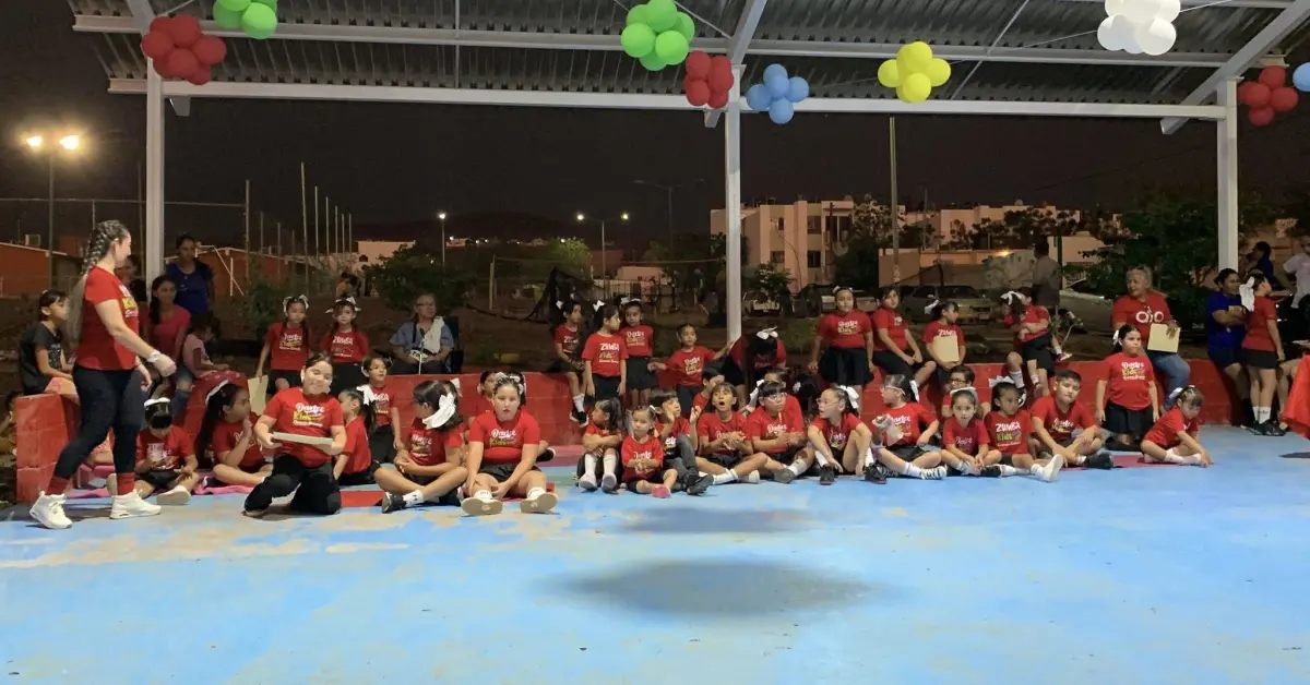 Dance Kids llena de alegría el parque de La Palapa en su emotiva clausura de curso