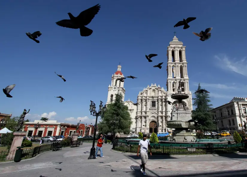 ¿Cuánto mide la catedral de Santiago Apóstol en Saltillo? Mide 81 metros de altura sin contar la cruz de hierro. Foto: México Desconocido