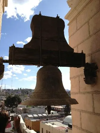¿Cuánto mide la catedral de Santiago Apóstol en Saltillo? Campana de la catedral de Saltillo. Foto: Tripadvisor