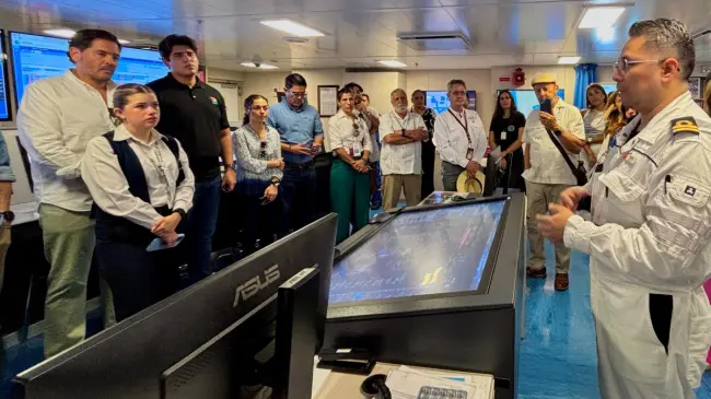 Representantes del sector turístico de Baja California Sur conocen manejo sustentable en crucero internacional