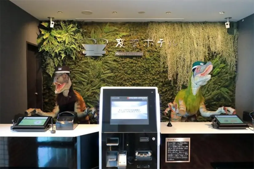 ¡El futuro es hoy! Robots recepcionistas en hotel de Japón sorprenden a turista La cadena Henna Hotel incluso tiene un hotel donde atienden robots dinosaurios. Foto: Cortesía
