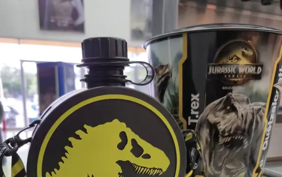 A partir de este 2 de julio, disponible la palomera y cantimplora de Jurassic World Rebirth en Cinépolis