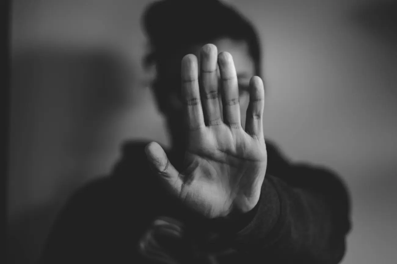 No siempre estarán las autoridades cerca, pero sí puedes estar tú. Aprende cómo actuar si presencias una agresión.