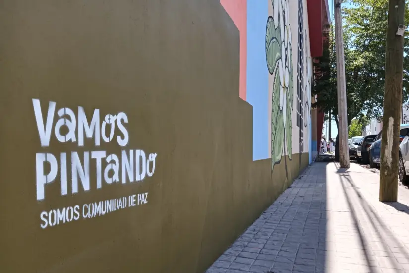 La realización del mural, obra del artista culichi Alejandro Castañeda, es una iniciativa del programa Vamos Pintando por la Paz.