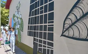 El mural de Alex Castañeda que revive la memoria en el Mercado de Tierra Blanca