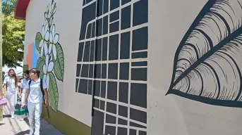El mural de Alex Castañeda que revive la memoria en el Mercado de Tierra Blanca