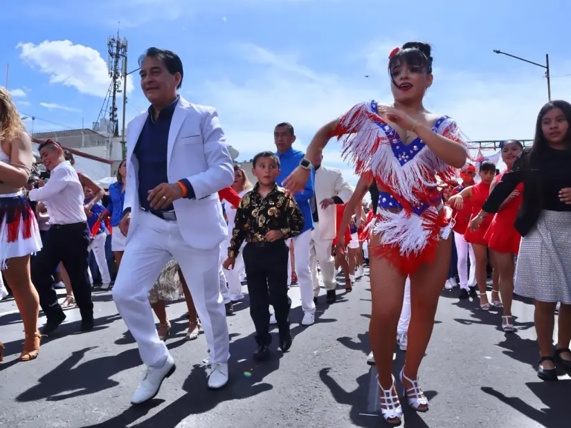 Eje 1 Norte y Avenida del Trabajo fueron abarrotados por la multitud que asistió a disfrutar de más de 20 sonideros de la Ciudad de México, como La Changa, Casa Blanca, Lupita la Cigarrita, y muchos más, además de presenciar la coreografía masiva realizada por los clubes de baile locales al ritmo de los mejores éxitos de Lavoe