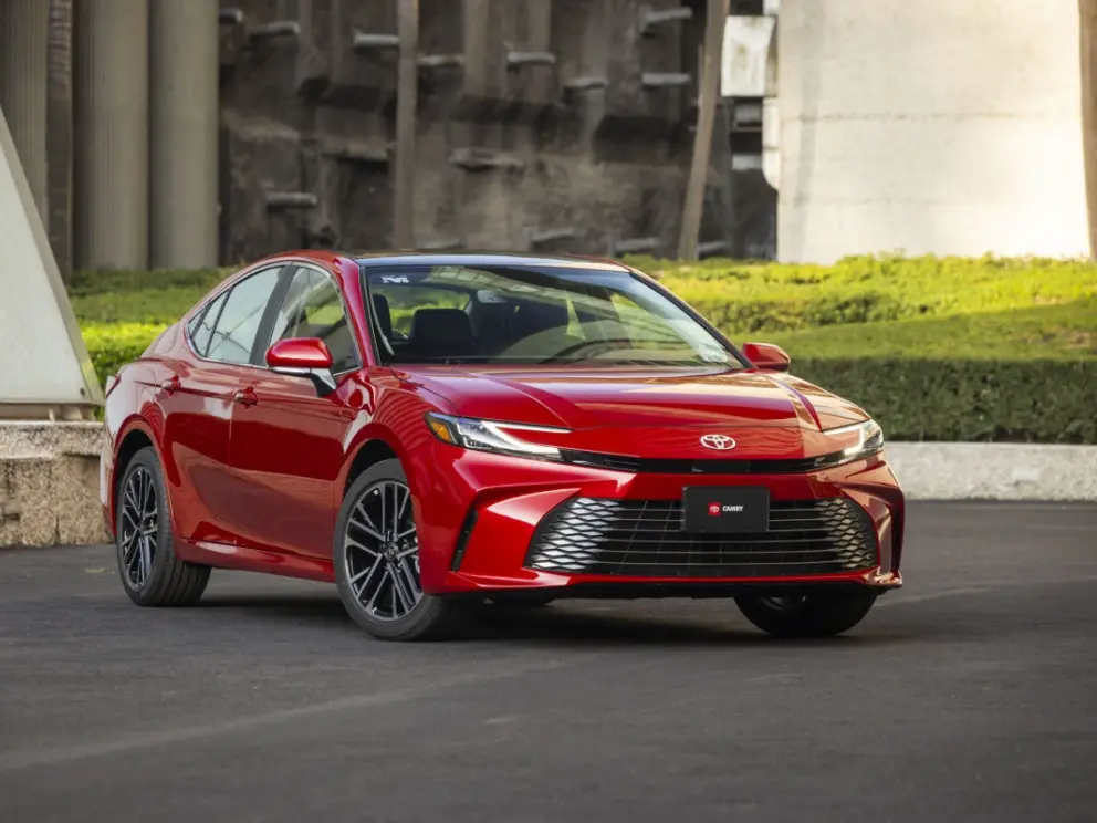 El sedán de Toyota más vendido en Estados Unidos que quiere conquistar a México con su motor híbrido