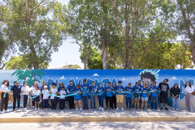 La develación del mural se realizó por parte de los alumnos de la primaria.