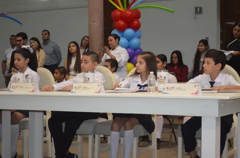 Dylan Jesús, regidor infantil que sueña con sembrar paz y esperanza en Culiacán desde el corazón de la niñez Desde la niñez, Dylan impulsa un Culiacán lleno de paz, juego y emociones sanas. Foto: Juan Madrigal