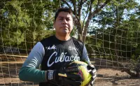 Con una prótesis y mucho corazón, José Cerda entrena a los porteros del mañana en Culiacán