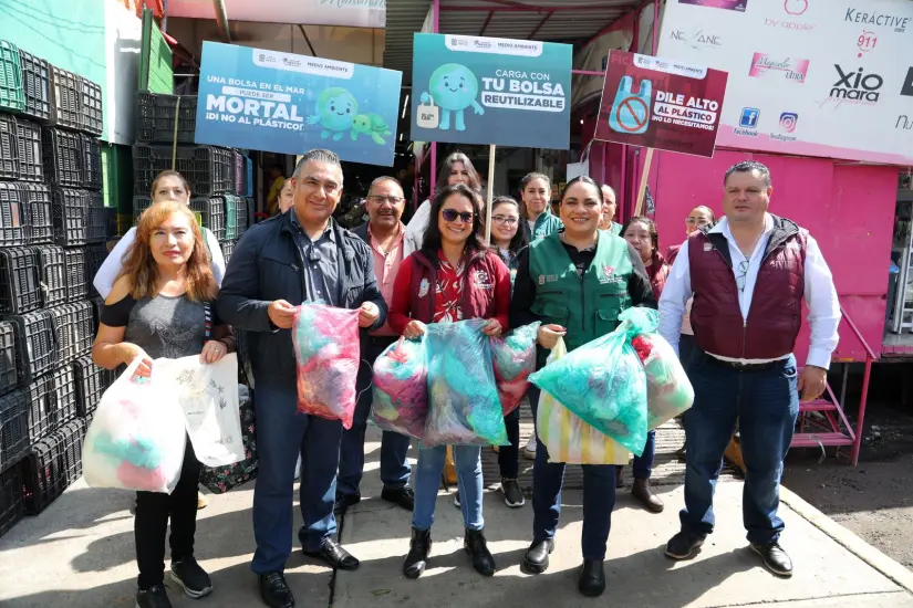 Intercambia GEM más de 3 mil bolsas de tela en la Central de Abasto de Ecatepec Intercambia GEM más de 3 mil bolsas de tela en la Central de Abasto de Ecatepec. Foto: Cortesía