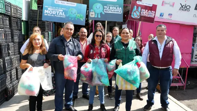 Realizan entrega de bolsas de tela en el Estado de México. Foto: Cortesía