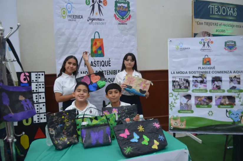 Niñas y niños emprendedores crean bolsas ecológicas y ganan primer lugar con Plastiqué en Juguemos a Emprender Culiacán 2025 De la basura al éxito: estudiantes de la primaria que se ubica en la colonia Ampliación Lázaro Cárdenas triunfan con proyecto ecológico. Foto: Juan Madrigal