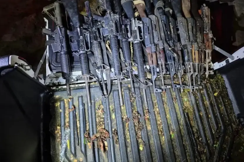 Fuerte operativo aéreo en Cosalá deja armas y vehículos asegurados Las armas aseguradas presuntamente pertenecen a la facción de