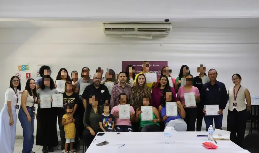Con valentía y herramientas en mano, mujeres rompen estereotipos y demuestran que sí pueden en Culiacán Desde el CJM, mujeres aprenden mantenimiento de mini split y fortalecen su independencia. Foto: SEMUJERES