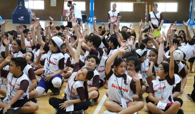 Gimnasio María del Rosario Espinoza vibra con energía infantil Más de 400 niñas y niños disfrutan de un verano deportivo. Foto: ISDE