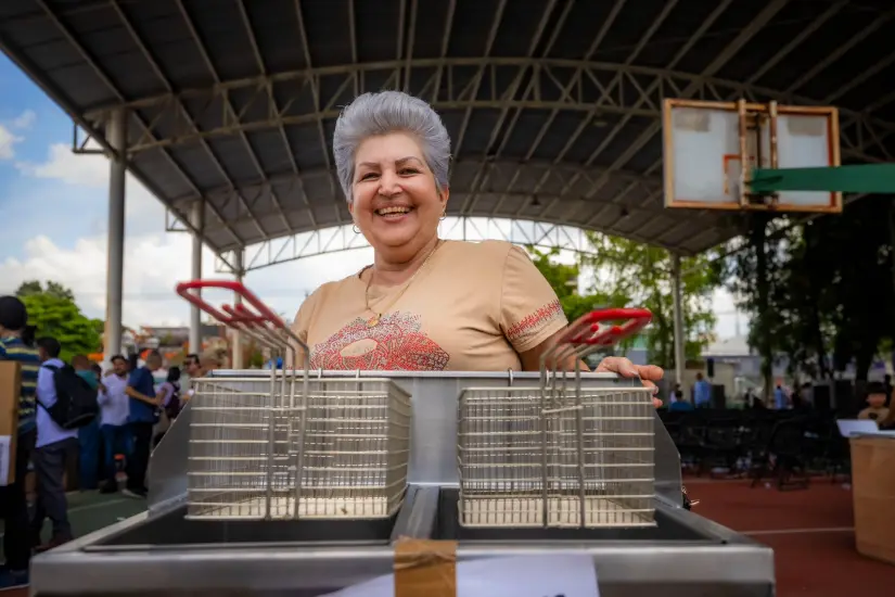“Equipa Sinaloa” reactiva economía de familias con micro y pequeños negocios, señala Gobernador Rocha Moya EL programa tiene una inversión de $2.1 mdp. Foto: Gob. de Sinaloa