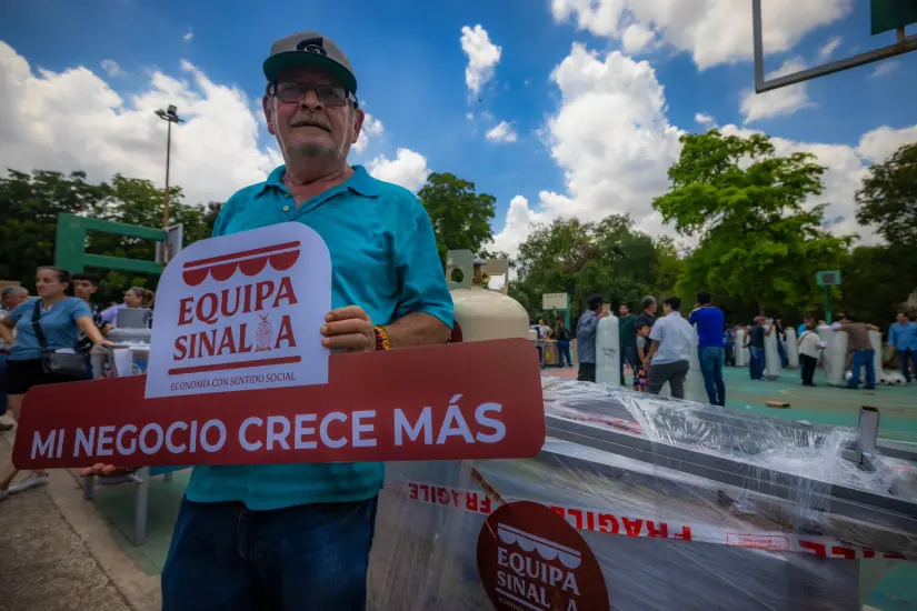 “Equipa Sinaloa” reactiva economía de familias con micro y pequeños negocios, señala Gobernador Rocha Moya Los equipos están destinados a todos los rubros. Foto: Gob. de Sinaloa
