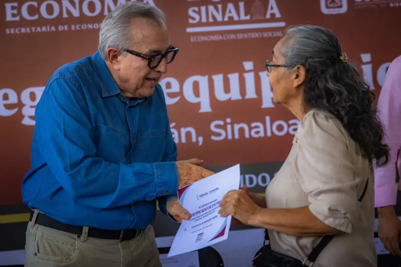 “Equipa Sinaloa” reactiva economía de familias con micro y pequeños negocios, señala Gobernador Rocha Moya Se continuarán con los apoyos del programa. Foto: Gob. de Sinaloa