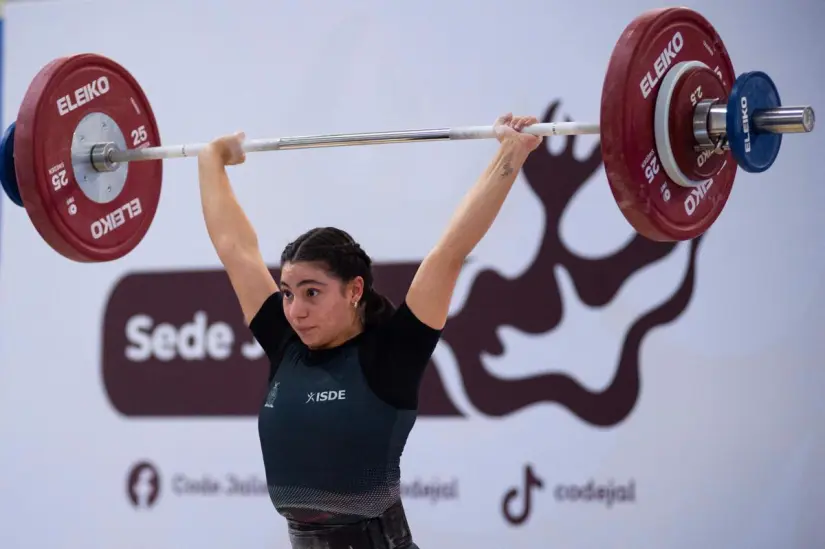 Sinaloa presente y fuerte en cada prueba, con atletas que inspiran con su ejemplo. Con 160 kilos totales levantados, Etzia se convirtió en referente de superación y entrega en la Olimpiada CONADE 2025. Foto: ISDE