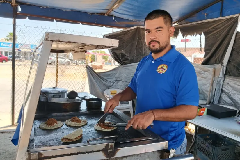 imagen recuadro Luis Humberto sigue soñando con darse el tiempo para estudiar agronomía, pero entre la taquería y la familia ocupa todo su tiempo.