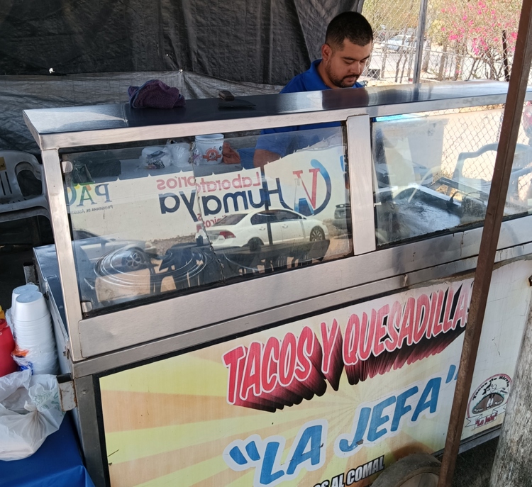 Luis Humberto y sus tacos de birria estilo Tijuana conquistan Santa Fe